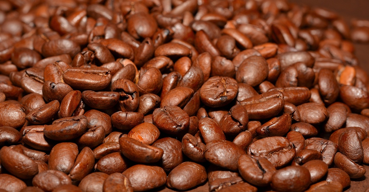 Coffee Caffeine Content by Roast What’s the Highest Bean?