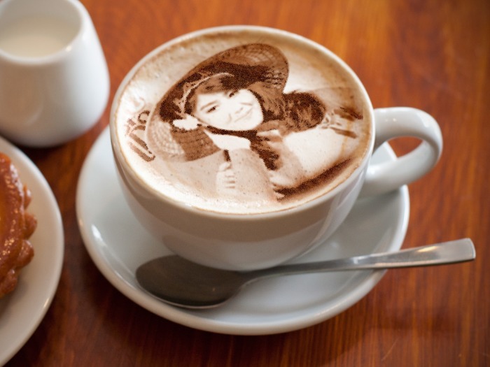 Coffee Art Lady in hat